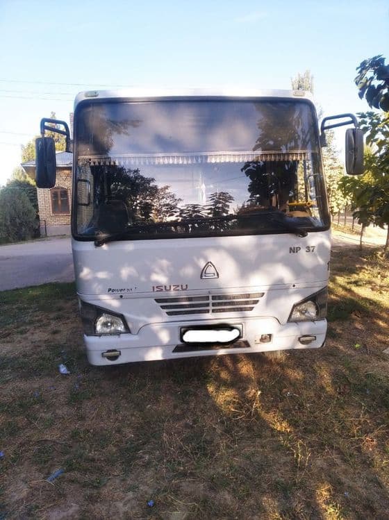 Isuzu avtobus 2015 — 1
