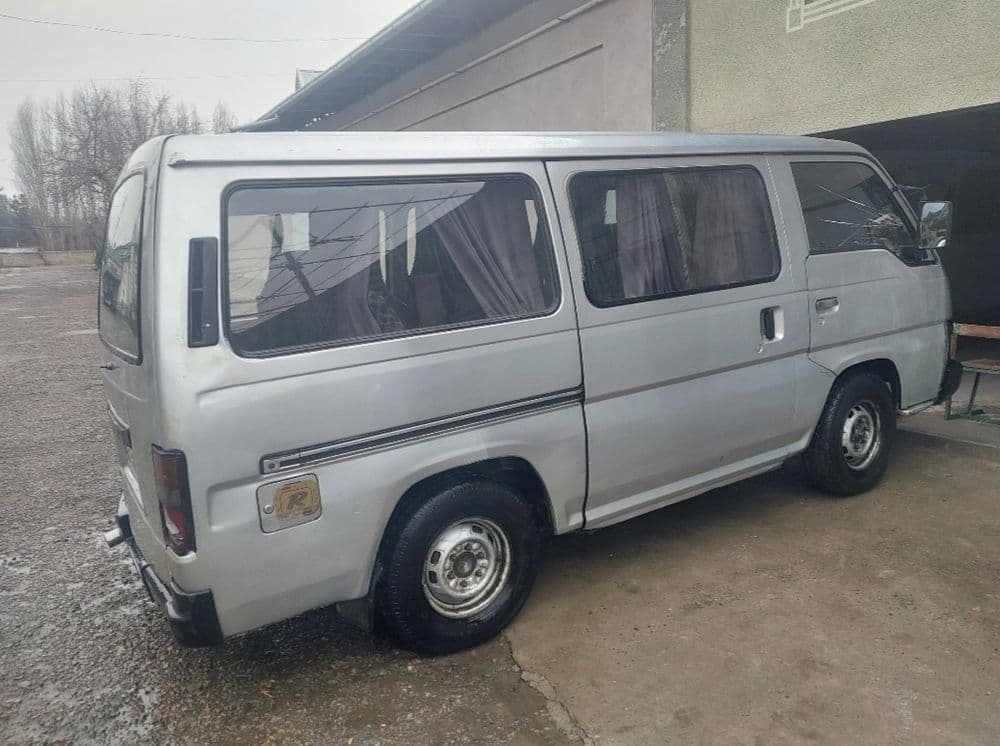 Nissan caravan сотилади — 1