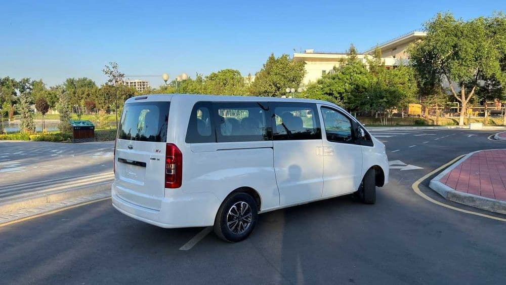 JAC M3 PLUS кўплаб қулайликларга эга бўлган  минивен — 2