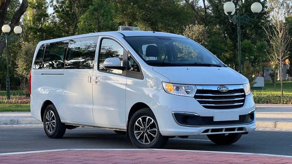 JAC M3 PLUS кўплаб қулайликларга эга бўлган  минивен — 3
