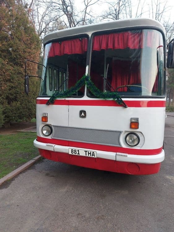Автобус ЛАЗ 695 ретро — 1