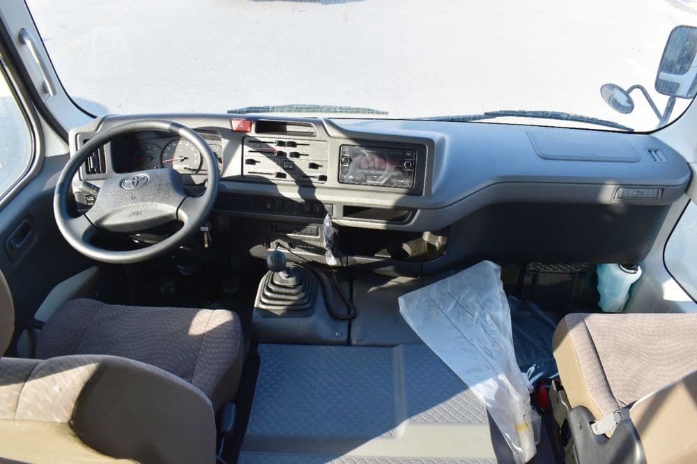 Toyota coaster 22 seats — 7