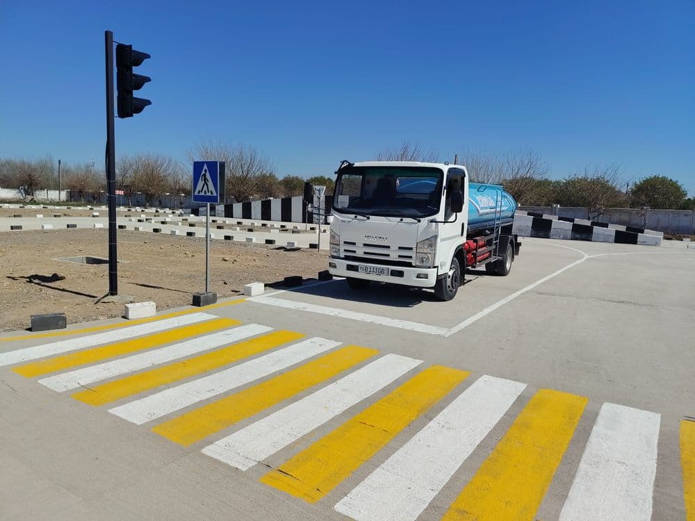 Isuzi avtobusda terilgan