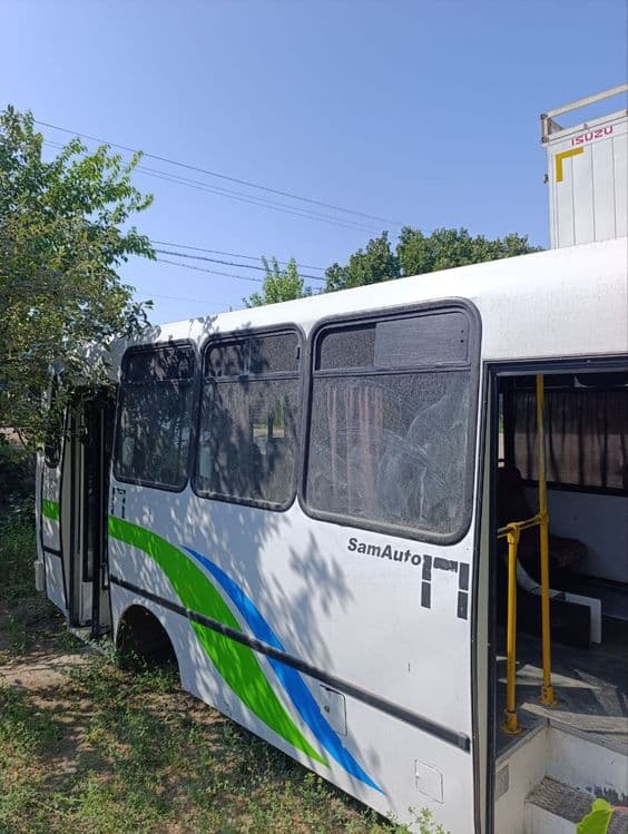 Автобус продаёт без рамы. — 8