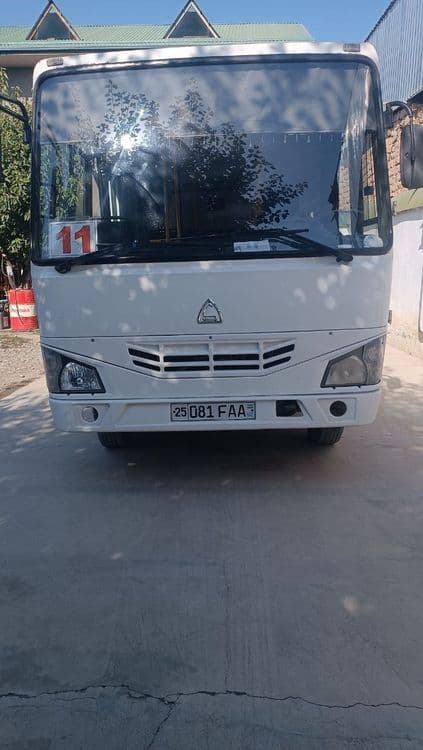Isuzu avtobus 2013-yil — 1