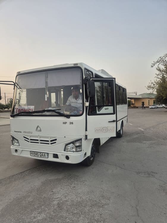 Isuzu NP26 avtobus — 4