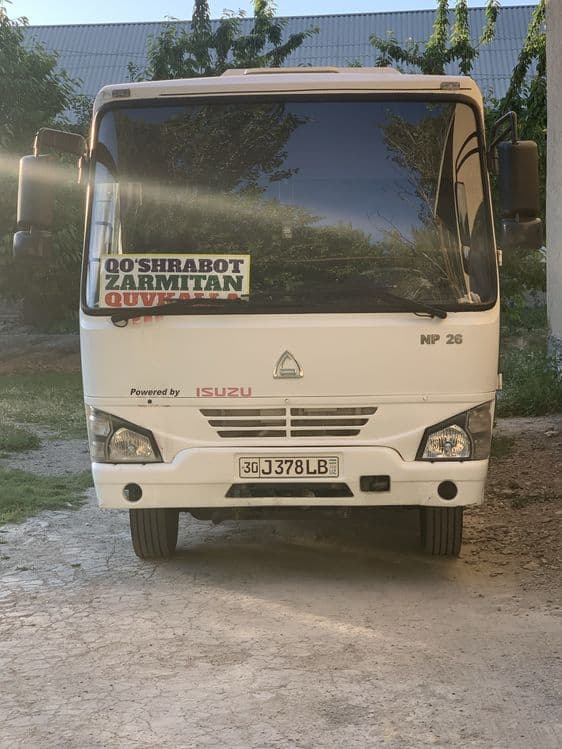 ISUZU NP26 Avtobus — 1