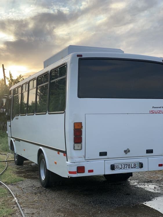 ISUZU NP26 Avtobus — 3
