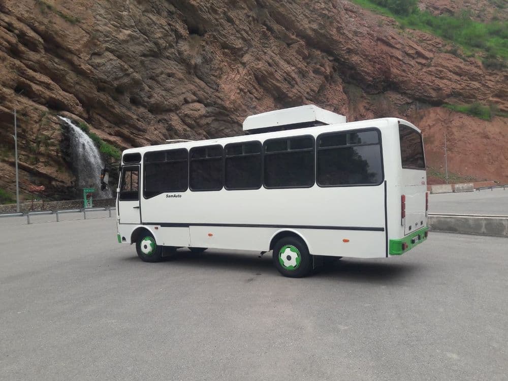 Isuzu avtobus.            . — 2