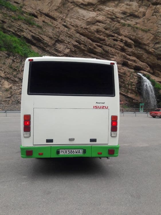 Isuzu avtobus.            . — 4