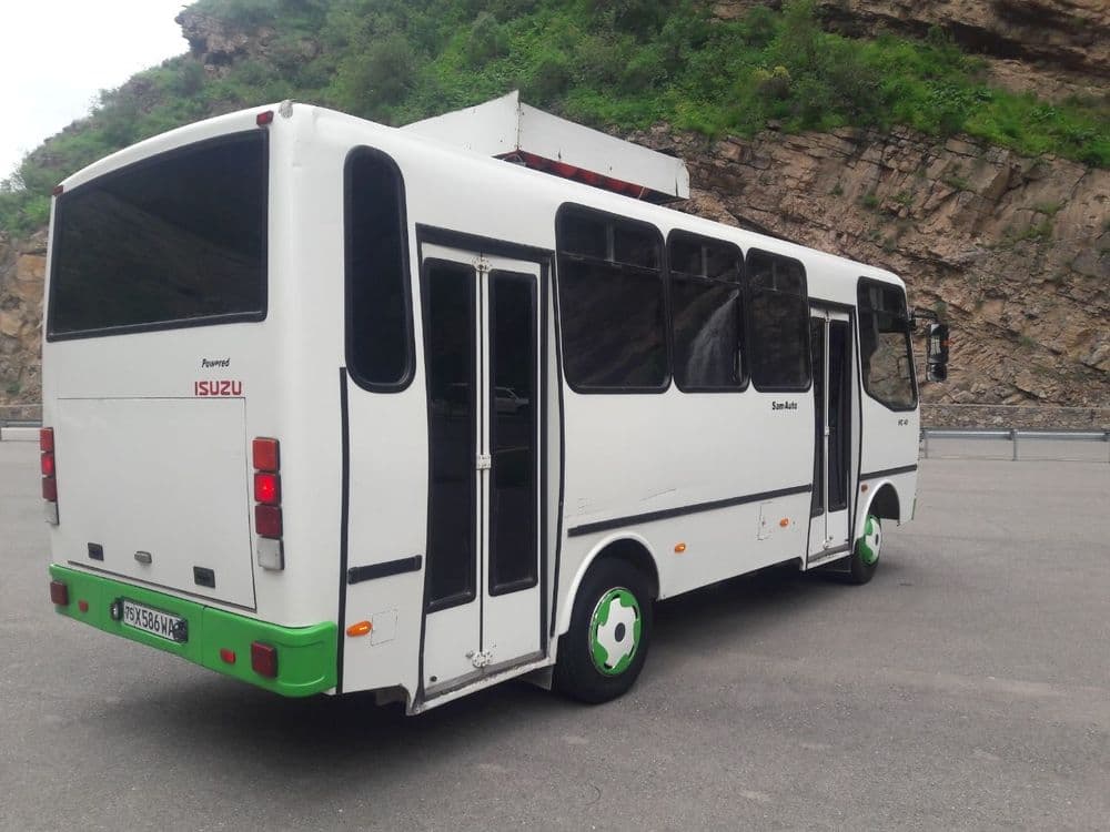 Isuzu avtobus.            . — 5