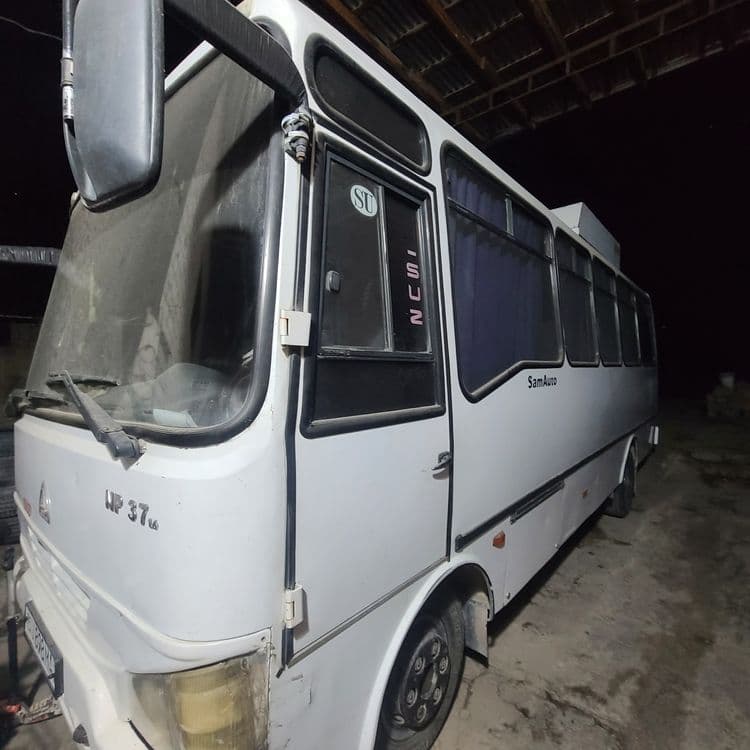 Isuzu avtobus sotiladi oladigan bosa telda — 1