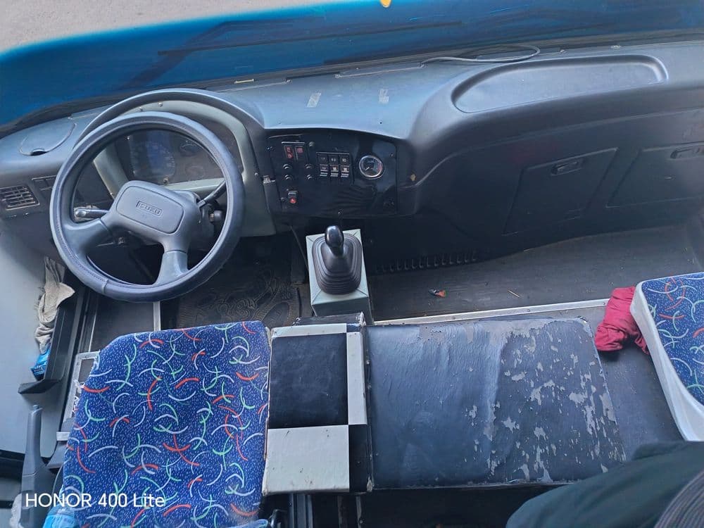 Avtobus isuzu hc40