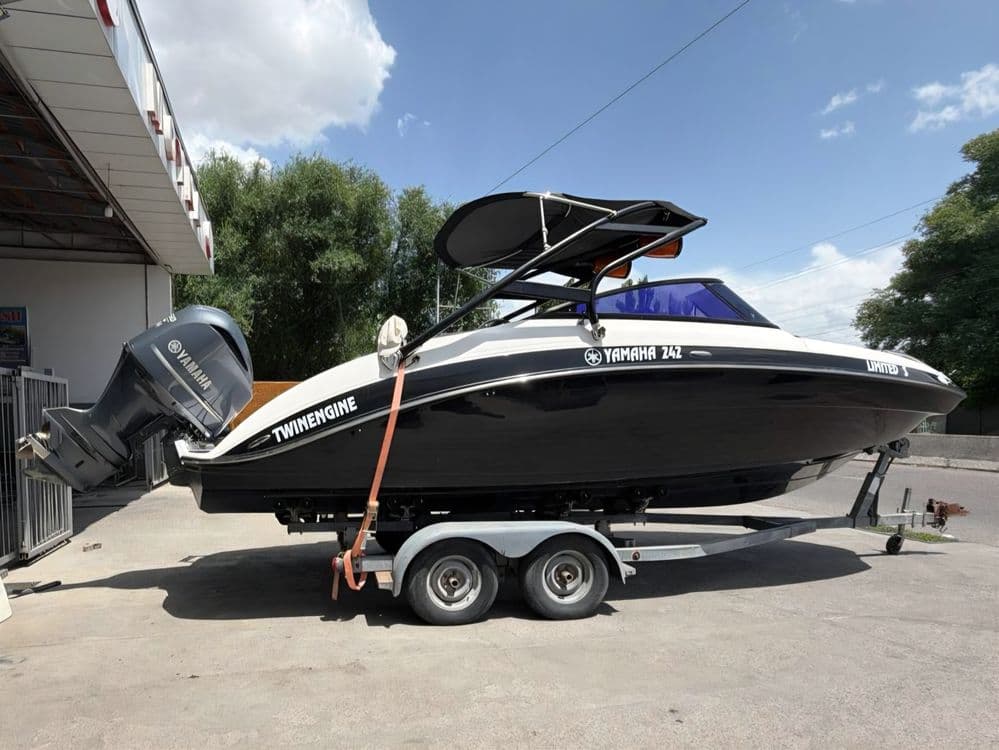 Kater Yamaha 242 Limited S, motor Yamaha F350 — 1