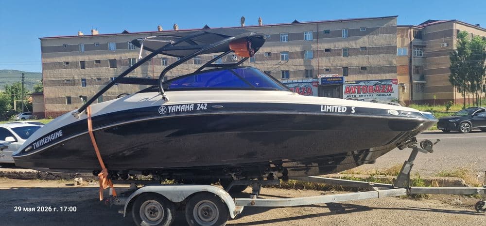 Kater Yamaha 242 Limited S, motor Yamaha F350 — 2