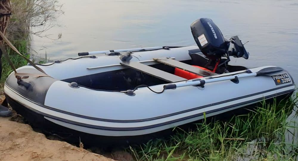 Продам лодку 3200 ПВХ с мотором SUZUKI  15 — 1