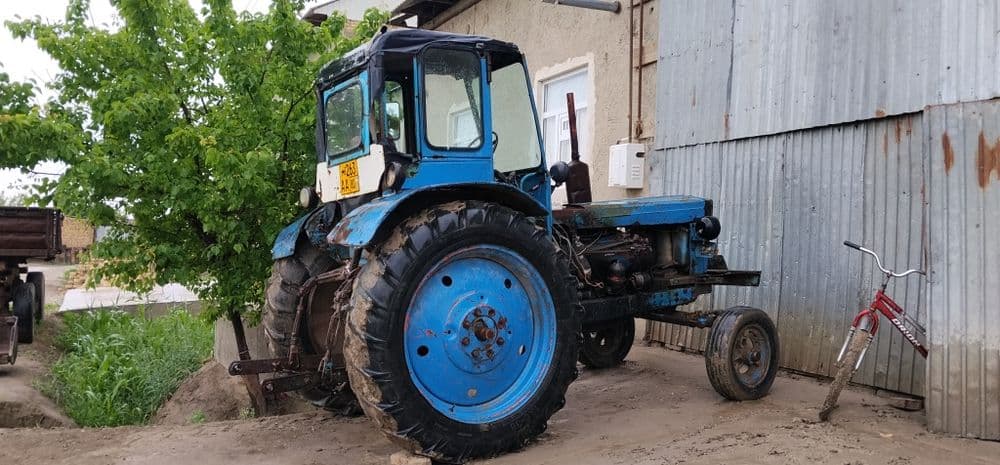 Traktor priseb kepiyen sotiladi — 1
