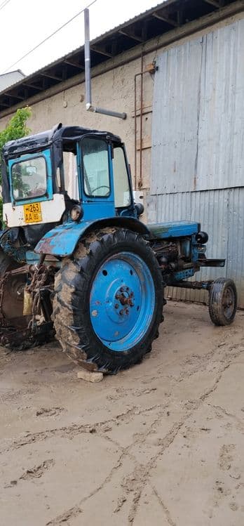 Traktor priseb kepiyen sotiladi — 2