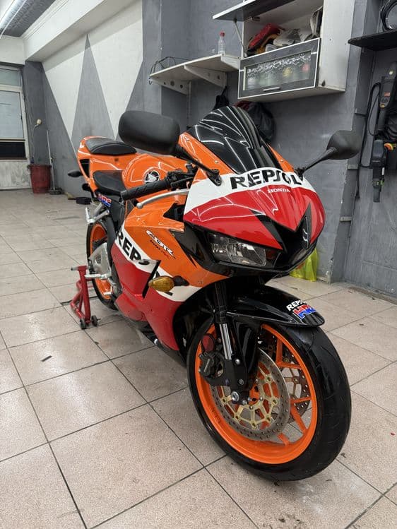 Только за нал продаётся иделаная Honda Cbr600rr — 1