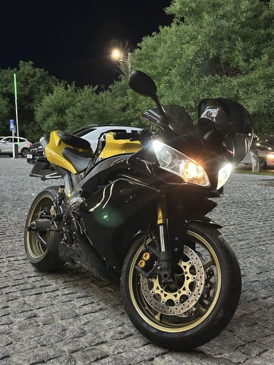 YAMAHA R1 2007yil karbon detala bor — 1