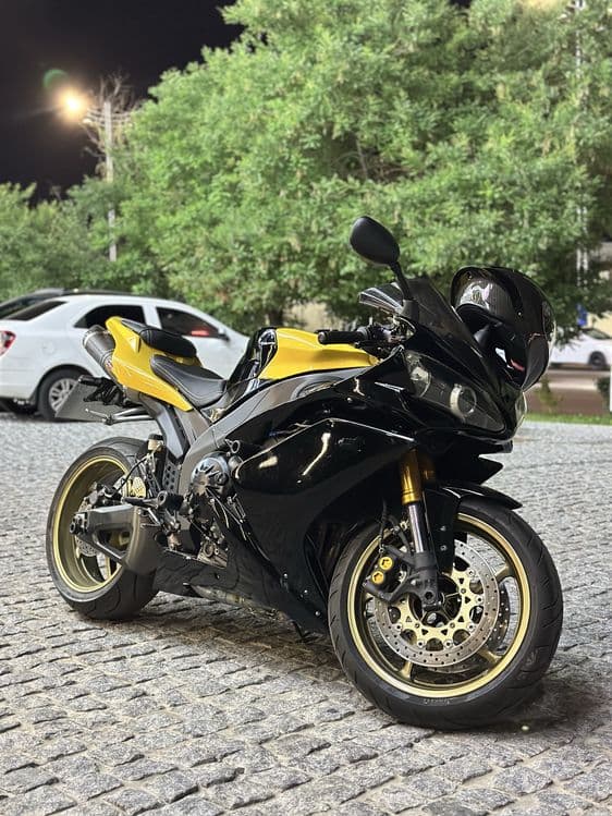 YAMAHA R1 2007yil karbon detala bor — 3