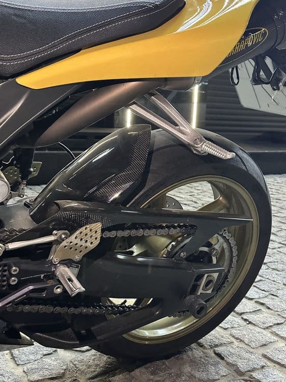 YAMAHA R1 2007yil karbon detala bor — 5