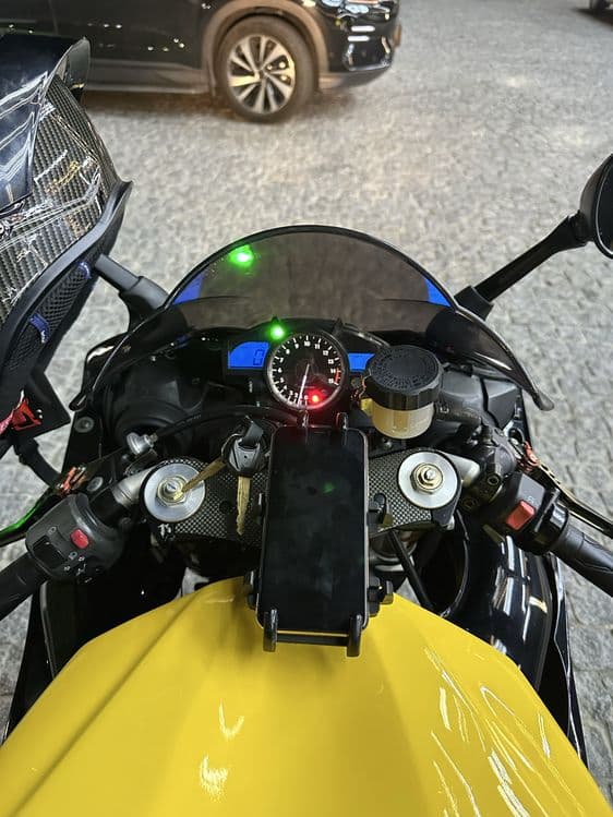 YAMAHA R1 2007yil karbon detala bor — 7