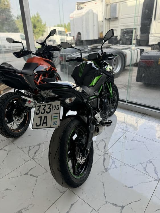 Kawasaki Z650 год 2022 — 1