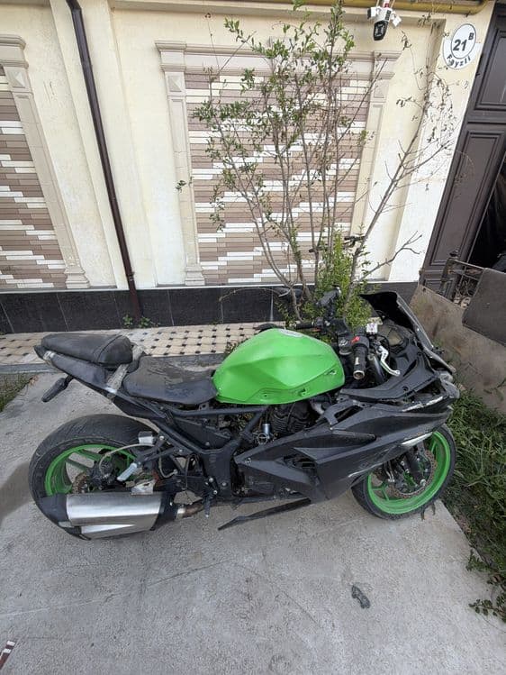 Yamaha r3  sportbike