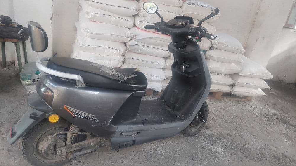 Arivo 700 elektron skuter — 2