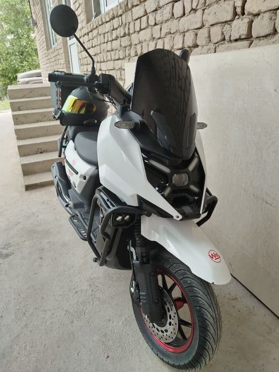 Shot sprafka nomilaga Wasat sport brendidan tank4   skuter — 2