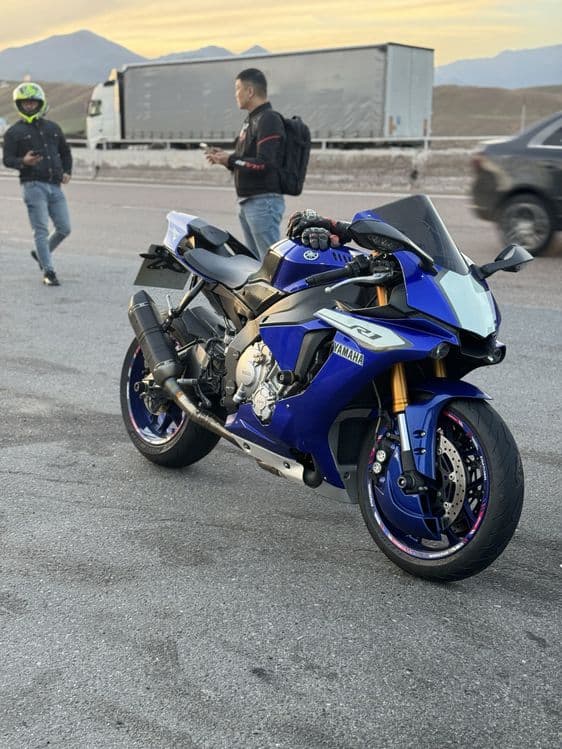 Yamaha r1 sotiladi — 2