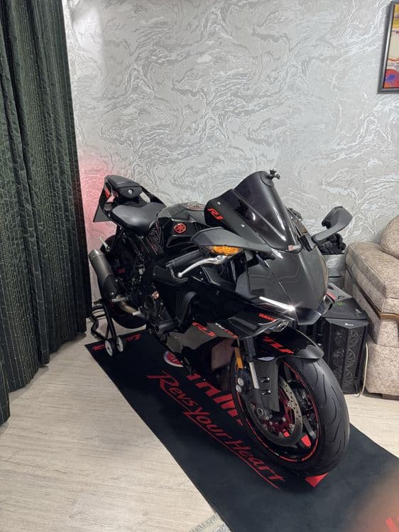 Yamaha R1 официально завезен с канады не китай не корея — 3