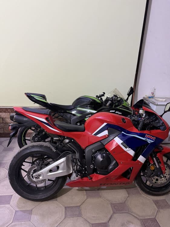 Мотоцикл Honda cbr600rr & Kawasaki zx6r — 3