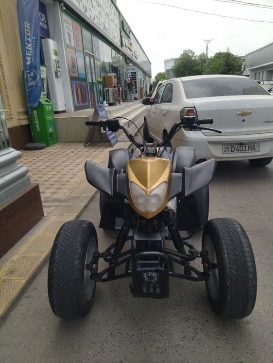 Atv kvadratsikl ajoyib holatda