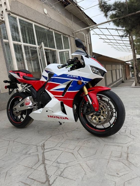 Honda 600SBR RR sport bike