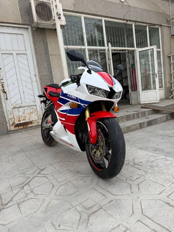 Honda 600SBR RR sport bike — 2