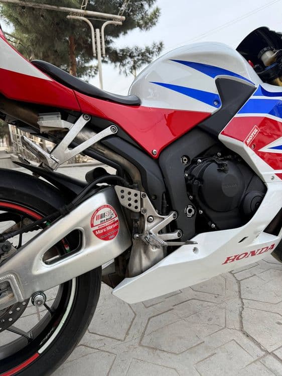 Honda 600SBR RR sport bike — 7