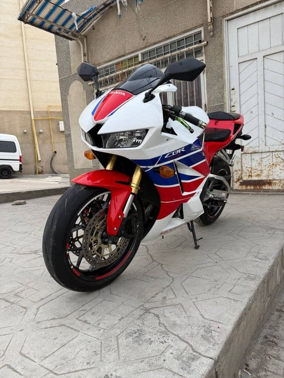 Honda 600SBR RR sport bike — 8