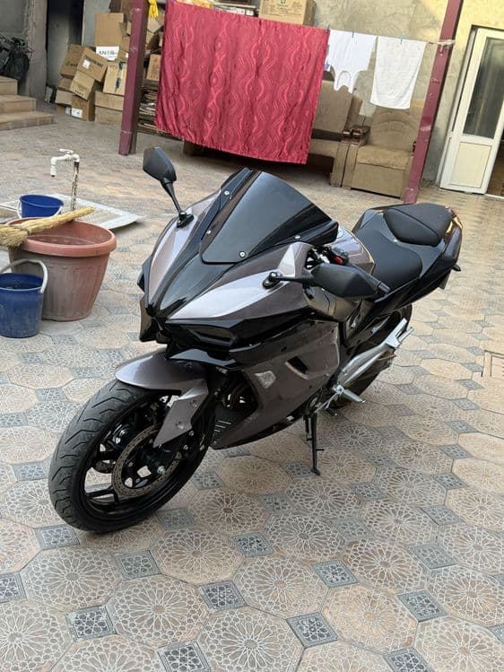 Продоется спорт байк кавасаки с400