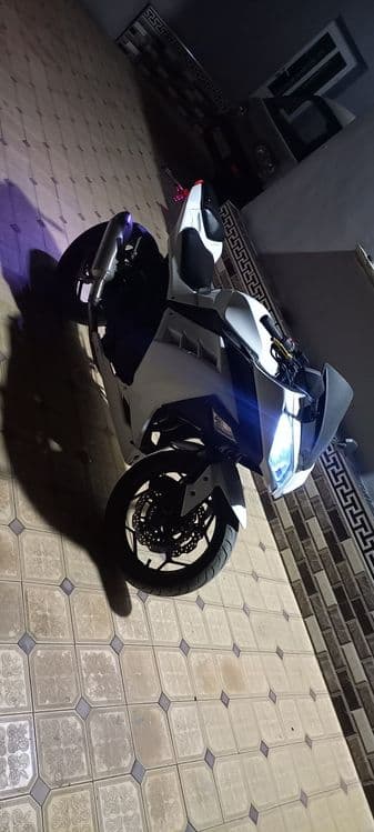Kawasaki 400cc sotiladi sport — 2