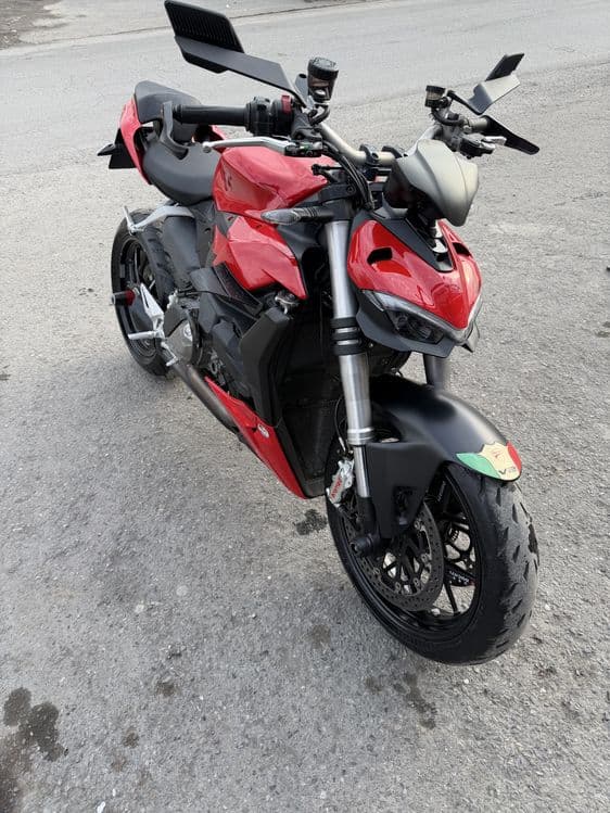 Ducati streetfighter v2