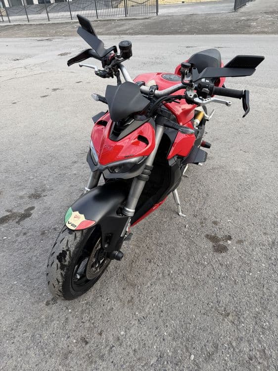 Ducati streetfighter v2 — 2