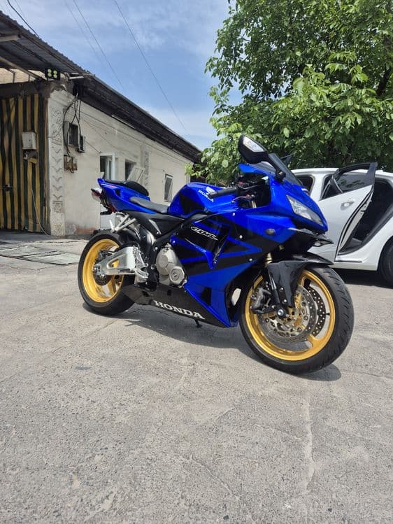 Honda cbr 600 RR 2013 — 3