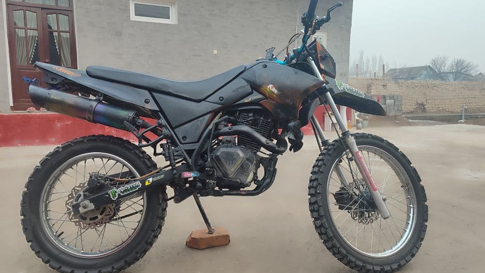Turi: Enduro mototsikli, Kavasaki — 2