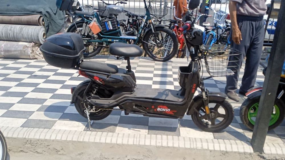 Elektr skuter yaqinda olingan — 2