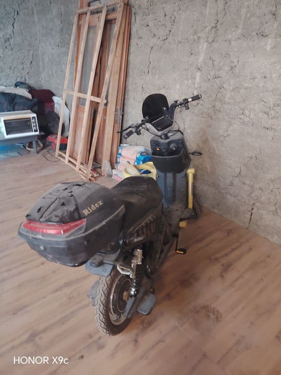 Skuter sotiladi hali ko'p. Minilmagan turibdi — 2