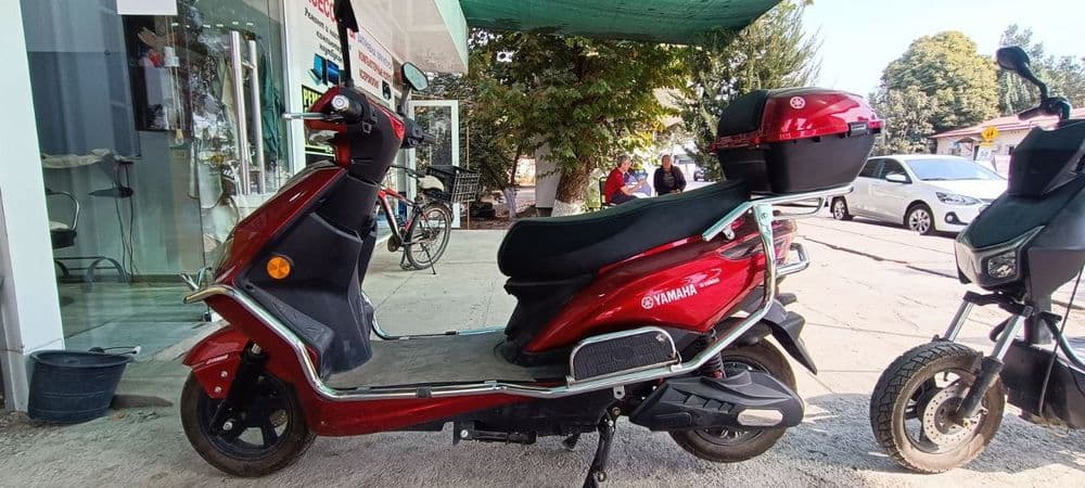 Yamaha elektor skuter — 2