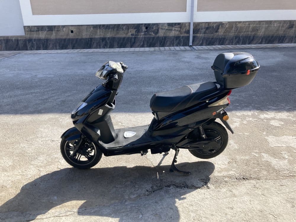 Maped skuter qora rangi elektr — 1