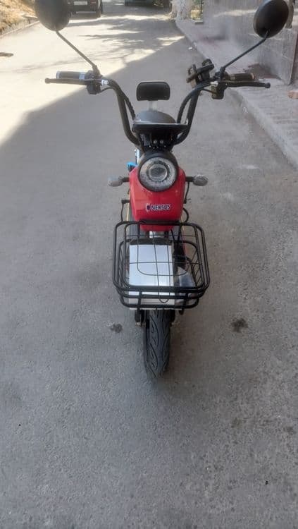 Srochno elektro skuter sotiladi — 2
